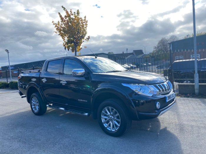 Mitsubishi L200 2.4 Double Cab DI-D 178 Barbarian 4WD Pick Up Diesel Black