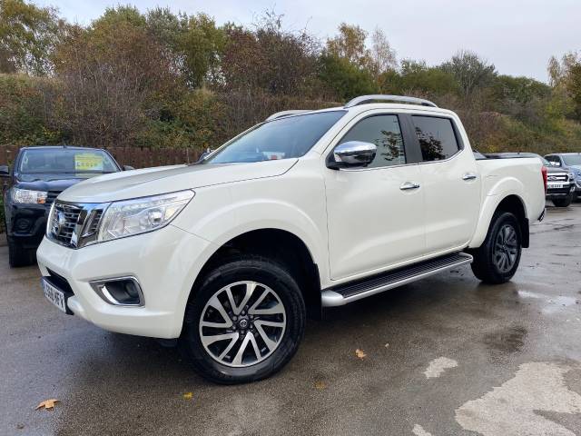 Nissan Navara Double Cab Pick Up Tekna 2.3dCi 190 4WD Auto Pick Up Diesel White