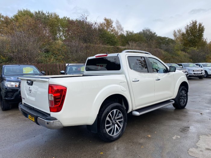 Nissan Navara Double Cab Pick Up Tekna 2.3dCi 190 4WD Auto Pick Up Diesel White