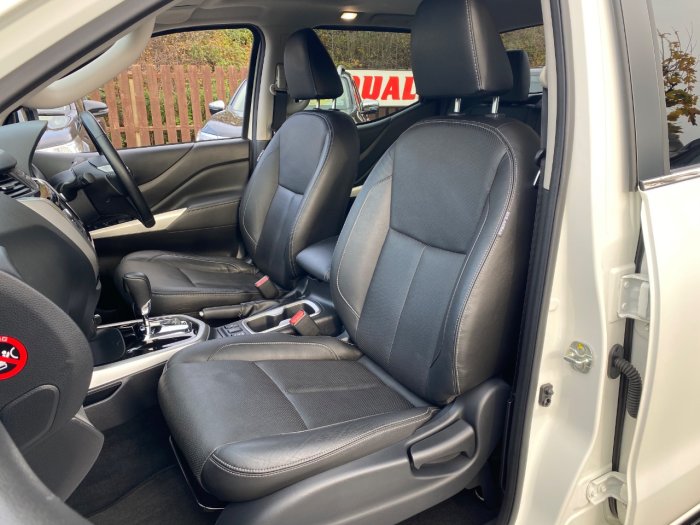 Nissan Navara Double Cab Pick Up Tekna 2.3dCi 190 4WD Auto Pick Up Diesel White