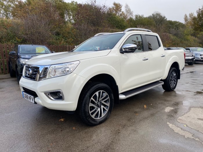 Nissan Navara Double Cab Pick Up Tekna 2.3dCi 190 4WD Auto Pick Up Diesel White