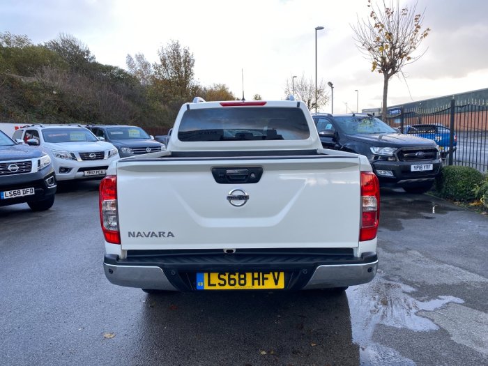 Nissan Navara Double Cab Pick Up Tekna 2.3dCi 190 4WD Auto Pick Up Diesel White