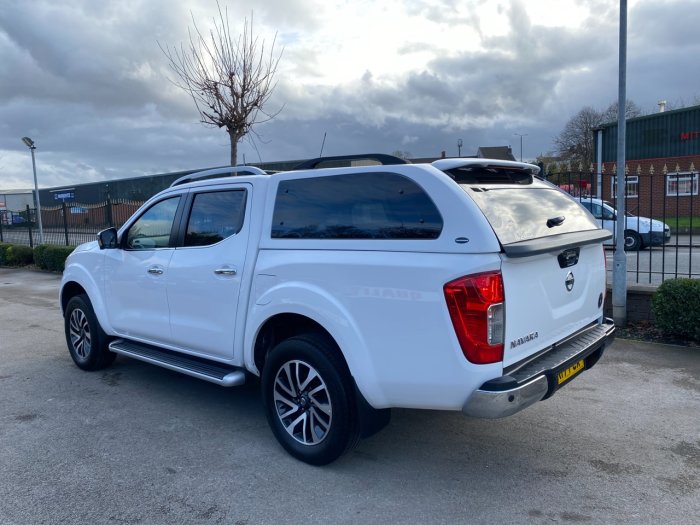 Nissan Navara Double Cab Pick Up Tekna 2.3dCi 190 4WD Auto Pick Up Diesel White