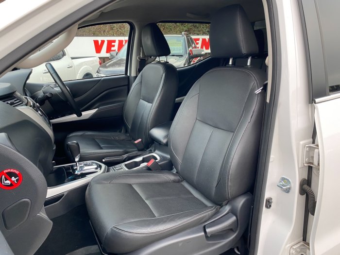 Nissan Navara Double Cab Pick Up Tekna 2.3dCi 190 4WD Auto Pick Up Diesel White