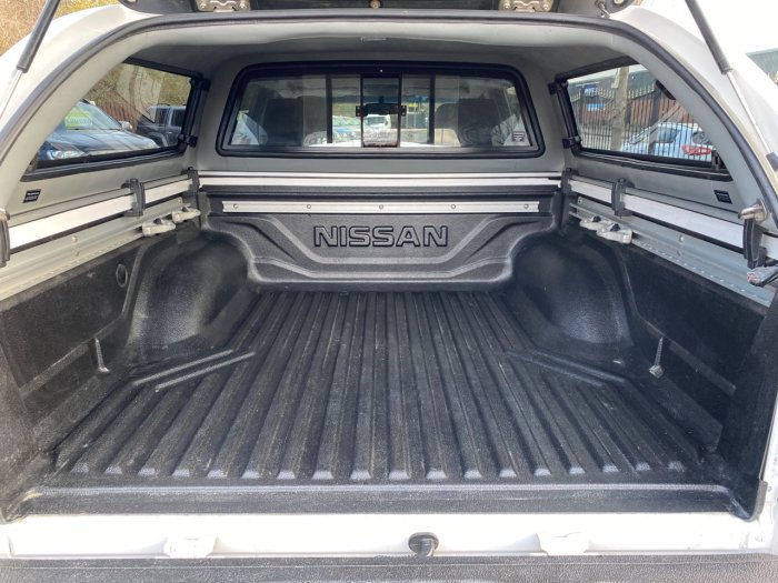 Nissan Navara Double Cab Pick Up Tekna 2.3dCi 190 4WD Auto Pick Up Diesel White