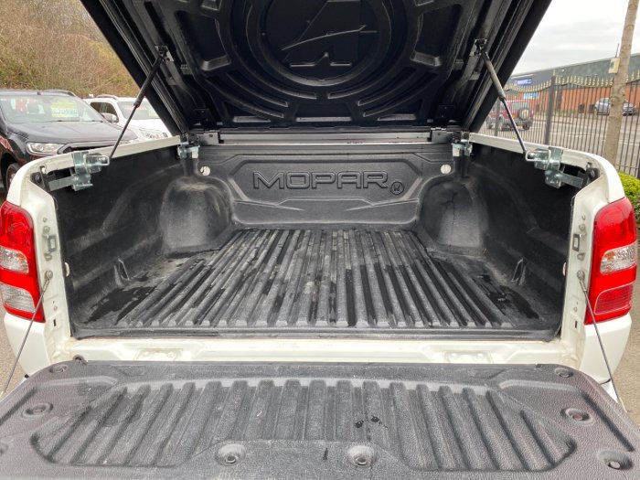 Fiat Fullback 2.4 180hp LX Double Cab Pick Up Pick Up Diesel White