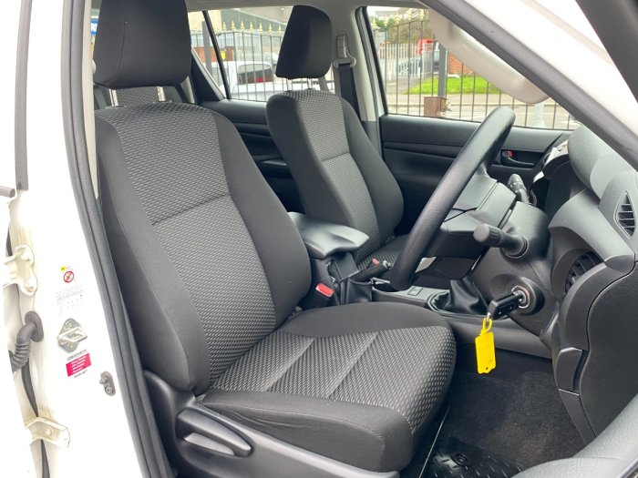 Toyota Hilux Active D/Cab Pick Up 2.4 D-4D Pick Up Diesel White