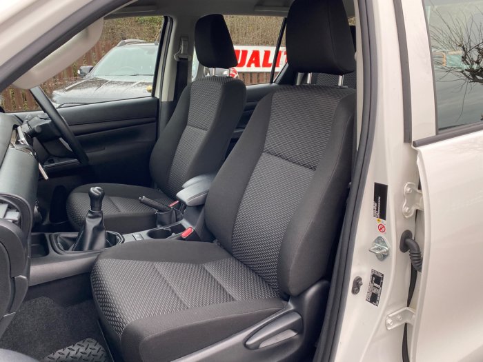 Toyota Hilux Active D/Cab Pick Up 2.4 D-4D Pick Up Diesel White