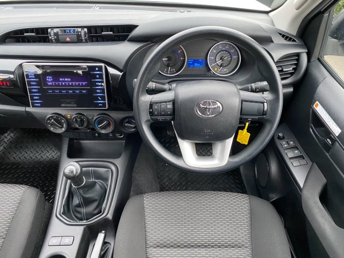 Toyota Hilux Active D/Cab Pick Up 2.4 D-4D Pick Up Diesel White