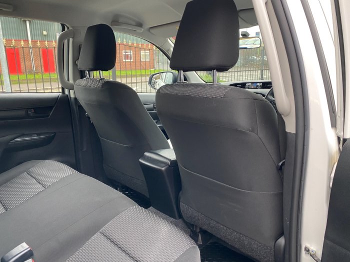 Toyota Hilux Active D/Cab Pick Up 2.4 D-4D Pick Up Diesel White