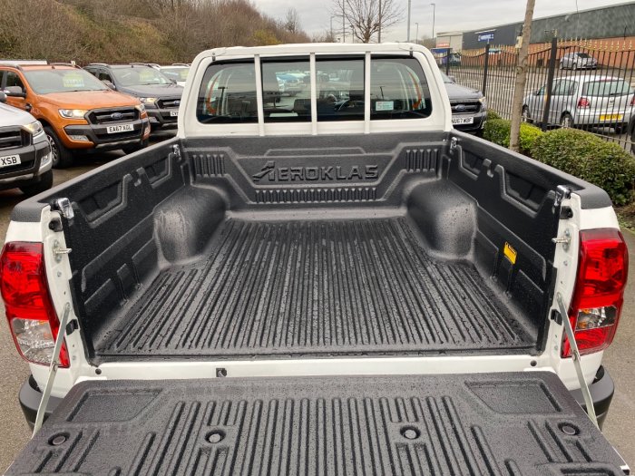 Toyota Hilux Active D/Cab Pick Up 2.4 D-4D Pick Up Diesel White