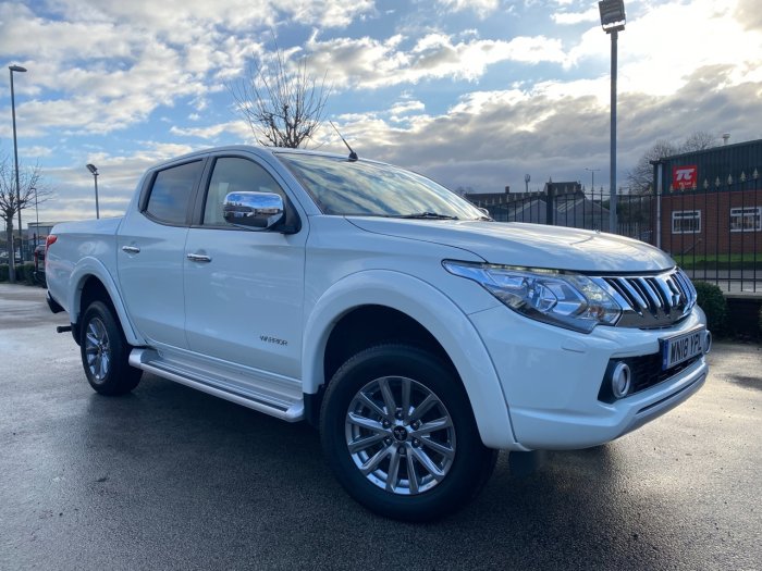 Mitsubishi L200 2.4 Double Cab DI-D 178 Warrior 4WD Pick Up Diesel White