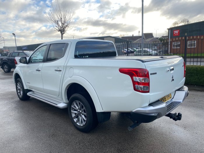 Mitsubishi L200 2.4 Double Cab DI-D 178 Warrior 4WD Pick Up Diesel White