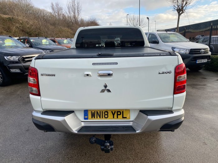 Mitsubishi L200 2.4 Double Cab DI-D 178 Warrior 4WD Pick Up Diesel White