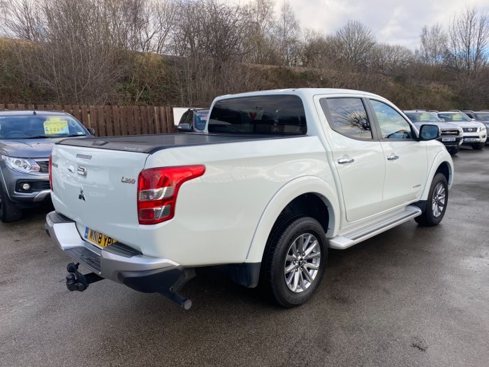 Mitsubishi L200 2.4 Double Cab DI-D 178 Warrior 4WD Pick Up Diesel White
