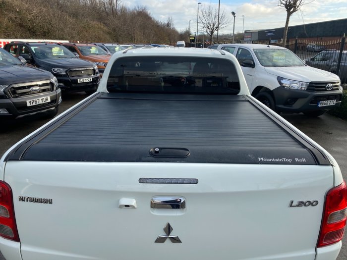 Mitsubishi L200 2.4 Double Cab DI-D 178 Warrior 4WD Pick Up Diesel White
