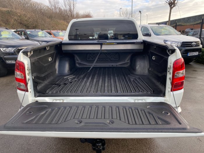 Mitsubishi L200 2.4 Double Cab DI-D 178 Warrior 4WD Pick Up Diesel White