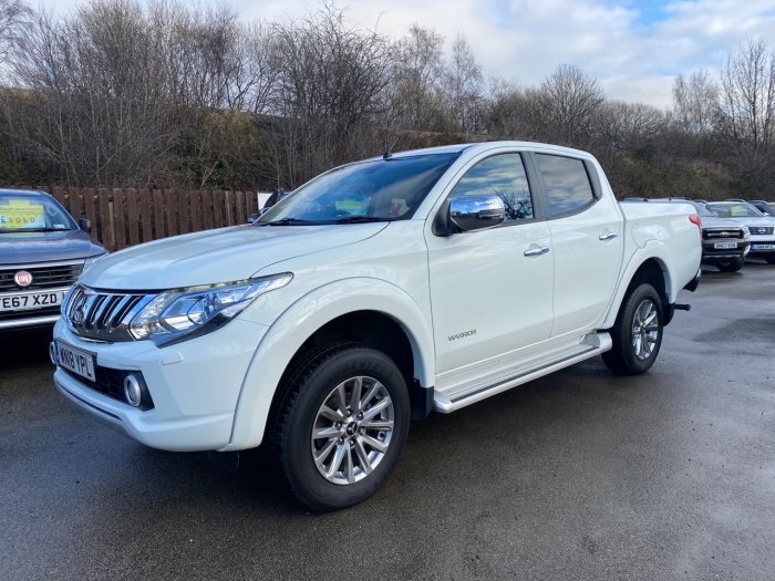 Mitsubishi L200 2.4 Double Cab DI-D 178 Warrior 4WD Pick Up Diesel White