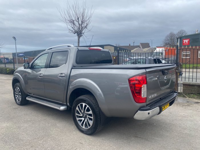 Nissan Navara Double Cab Pick Up Tekna 2.3dCi 190 4WD Pick Up Diesel Grey