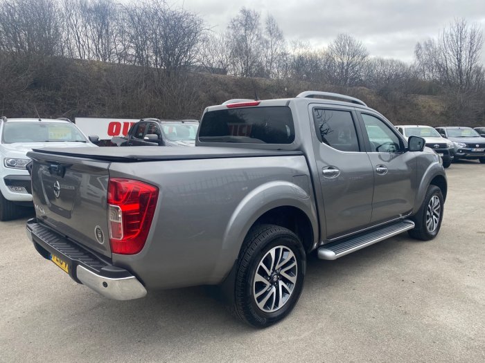 Nissan Navara Double Cab Pick Up Tekna 2.3dCi 190 4WD Pick Up Diesel Grey