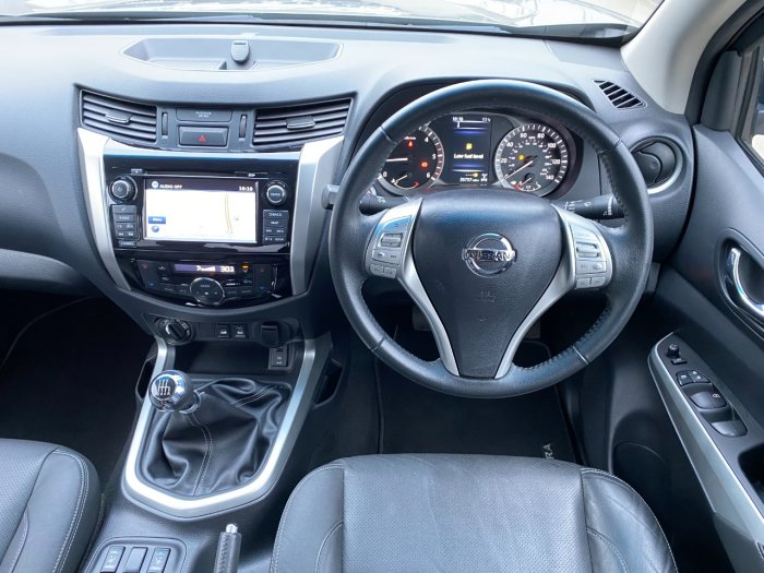 Nissan Navara Double Cab Pick Up Tekna 2.3dCi 190 4WD Pick Up Diesel Grey