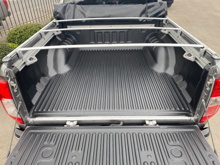 Nissan Navara Double Cab Pick Up Tekna 2.3dCi 190 4WD Pick Up Diesel Grey