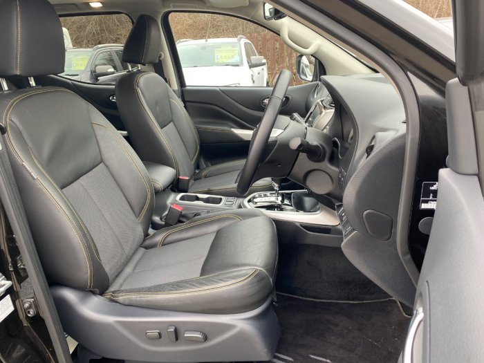 Nissan Navara Double Cab Pick Up N-Guard 2.3dCi 190 TT 4WD Auto Pick Up Diesel Black