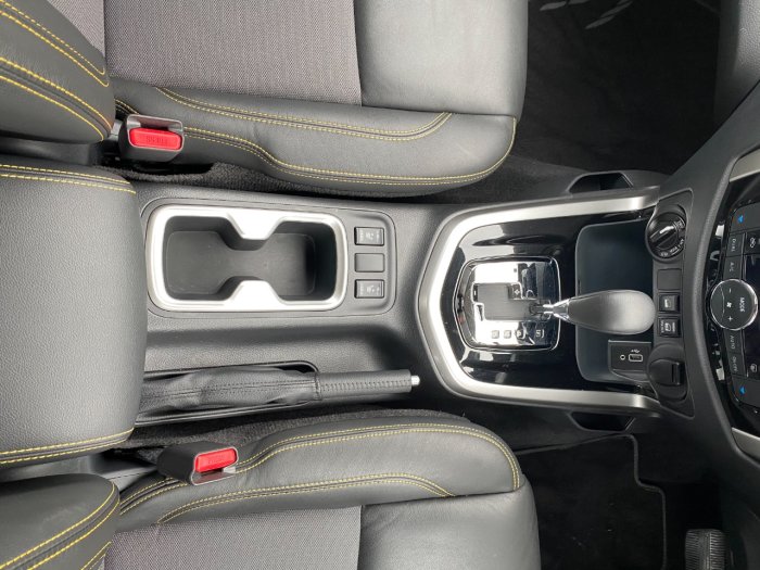 Nissan Navara Double Cab Pick Up N-Guard 2.3dCi 190 TT 4WD Auto Pick Up Diesel Black