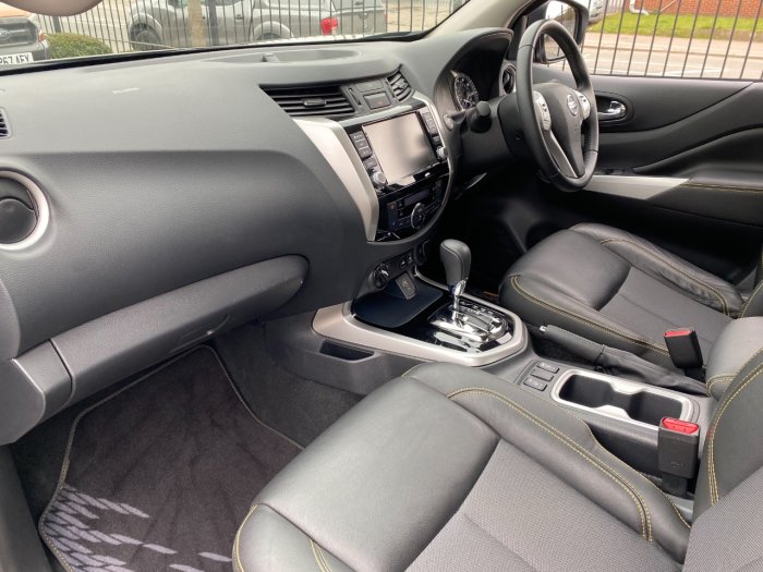 Nissan Navara Double Cab Pick Up N-Guard 2.3dCi 190 TT 4WD Auto Pick Up Diesel Black