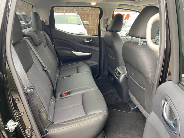 Nissan Navara Double Cab Pick Up N-Guard 2.3dCi 190 TT 4WD Auto Pick Up Diesel Black