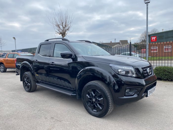Nissan Navara Double Cab Pick Up N-Guard 2.3dCi 190 TT 4WD Auto Pick Up Diesel Black
