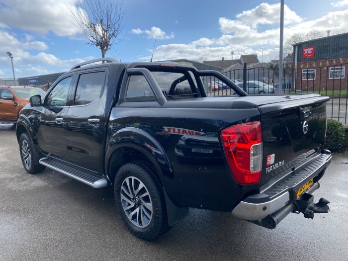 Nissan Navara Double Cab Pick Up Tekna 2.3dCi 190 4WD Auto Pick Up Diesel Black