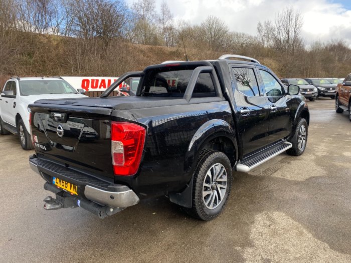 Nissan Navara Double Cab Pick Up Tekna 2.3dCi 190 4WD Auto Pick Up Diesel Black