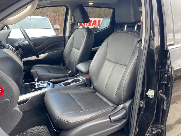 Nissan Navara Double Cab Pick Up Tekna 2.3dCi 190 4WD Auto Pick Up Diesel Black