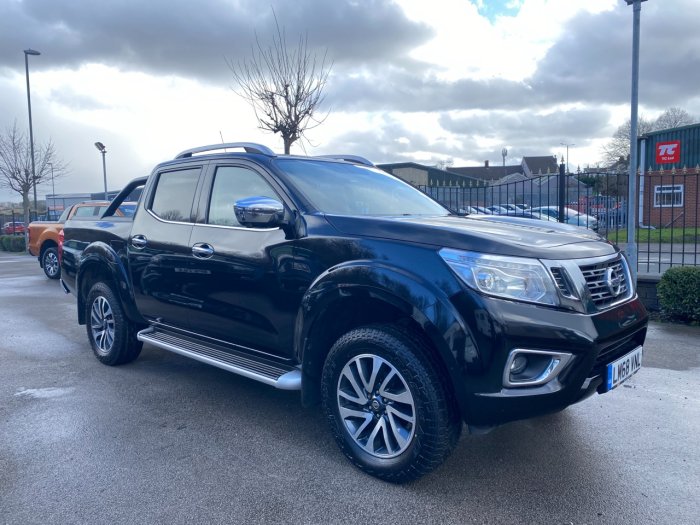 Nissan Navara Double Cab Pick Up Tekna 2.3dCi 190 4WD Auto Pick Up Diesel Black