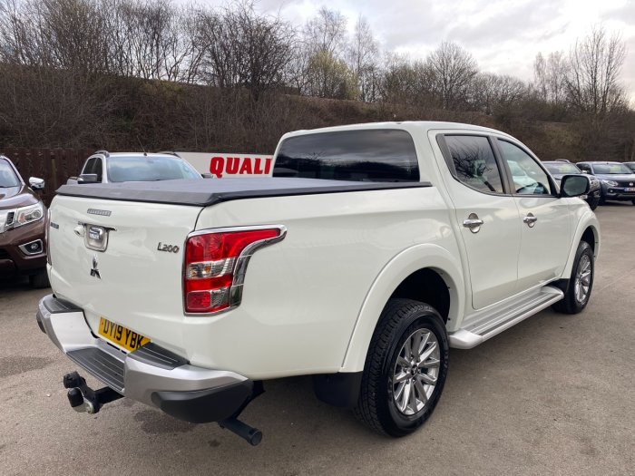 Mitsubishi L200 2.4 Double Cab DI-D 178 Barbarian 4WD Auto Pick Up Diesel White