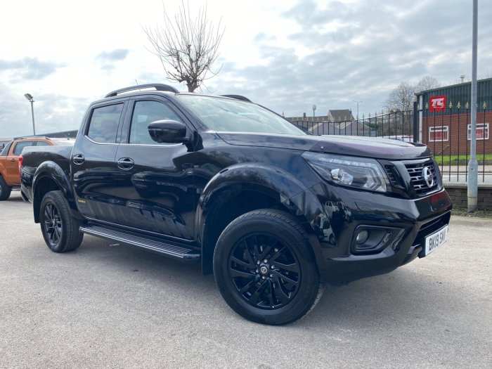 Nissan Navara Double Cab Pick Up N-Guard 2.3dCi 190 4WD Auto Pick Up Diesel Black