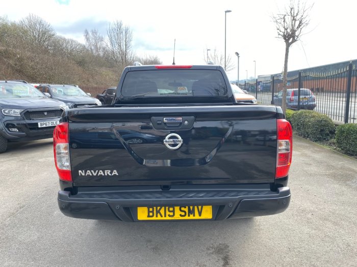 Nissan Navara Double Cab Pick Up N-Guard 2.3dCi 190 4WD Auto Pick Up Diesel Black