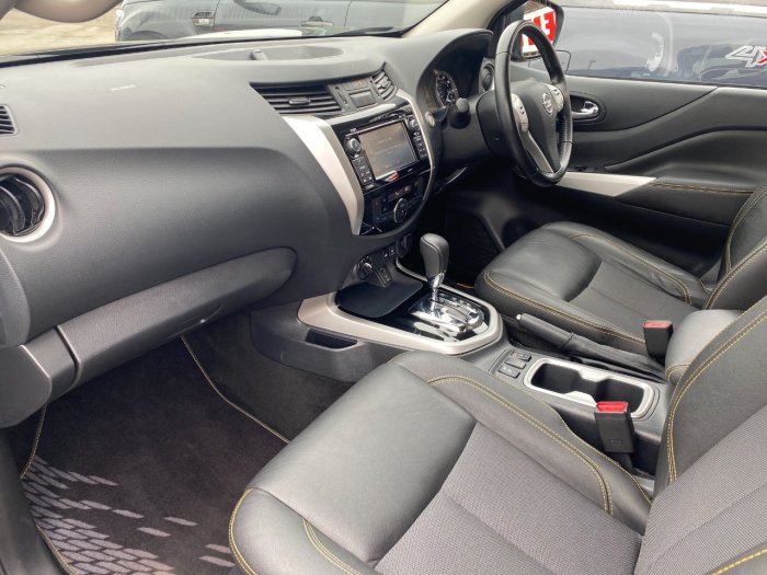 Nissan Navara Double Cab Pick Up N-Guard 2.3dCi 190 4WD Auto Pick Up Diesel Black
