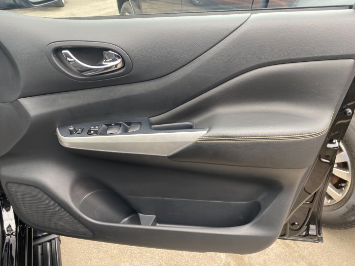 Nissan Navara Double Cab Pick Up N-Guard 2.3dCi 190 4WD Auto Pick Up Diesel Black