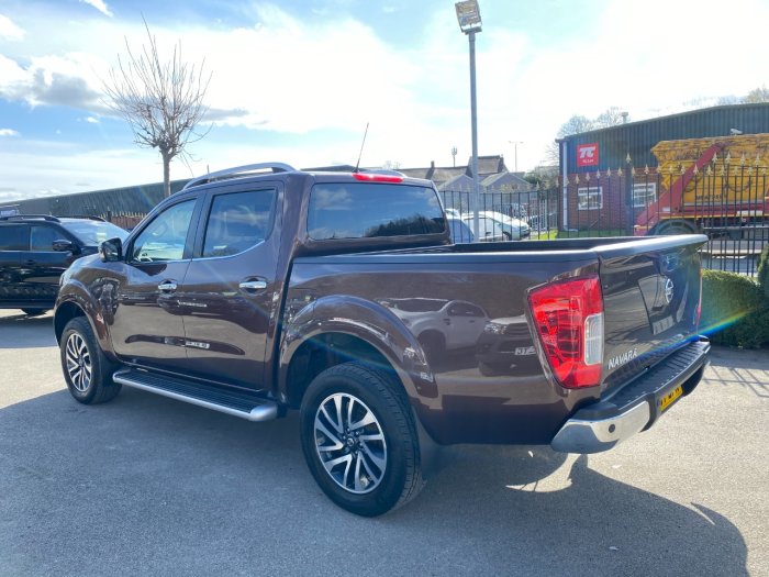 Nissan Navara Double Cab Pick Up Tekna 2.3dCi 190 4WD Auto Pick Up Diesel Bronze