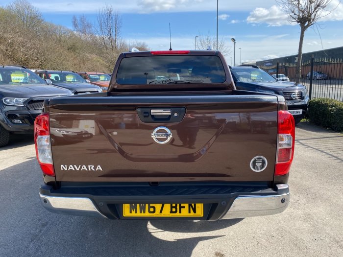 Nissan Navara Double Cab Pick Up Tekna 2.3dCi 190 4WD Auto Pick Up Diesel Bronze