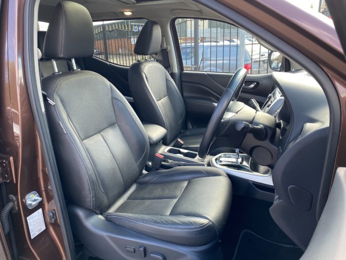 Nissan Navara Double Cab Pick Up Tekna 2.3dCi 190 4WD Auto Pick Up Diesel Bronze