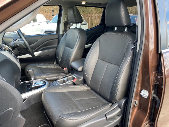 Nissan Navara Double Cab Pick Up Tekna 2.3dCi 190 4WD Auto Pick Up Diesel Bronze