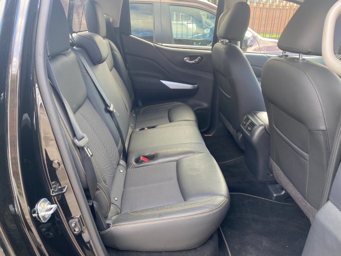 Nissan Navara Double Cab Pick Up N-Guard 2.3dCi 190 4WD Auto Pick Up Diesel Black