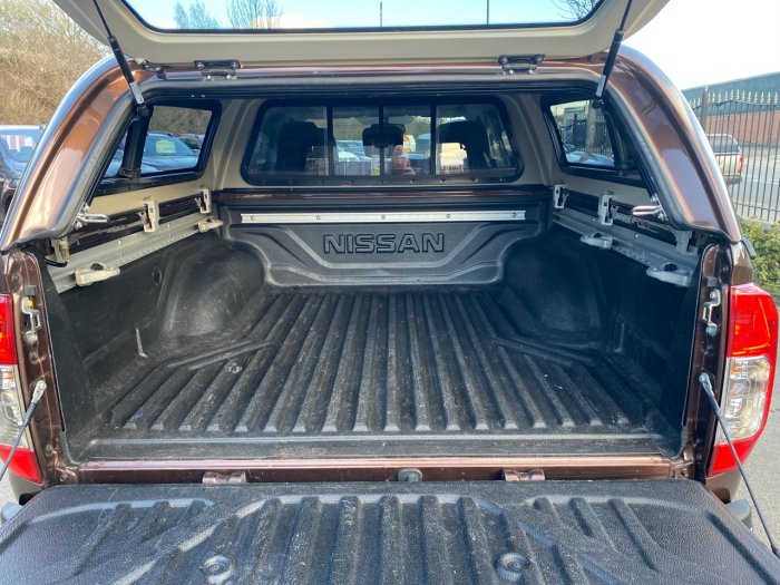 Nissan Navara Double Cab Pick Up Tekna 2.3dCi 190 4WD Auto Pick Up Diesel Bronze