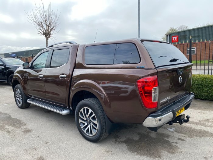 Nissan Navara Double Cab Pick Up Tekna 2.3dCi 190 4WD Auto Pick Up Diesel Bronze