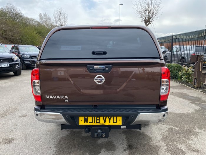 Nissan Navara Double Cab Pick Up Tekna 2.3dCi 190 4WD Auto Pick Up Diesel Bronze