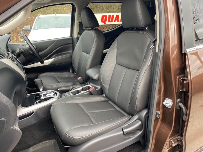 Nissan Navara Double Cab Pick Up Tekna 2.3dCi 190 4WD Auto Pick Up Diesel Bronze
