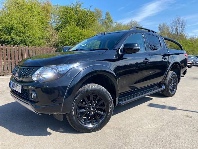 Mitsubishi L200 2.4 Double Cab DI-D 181 Barbarian Black 4WD Pick Up Diesel Black